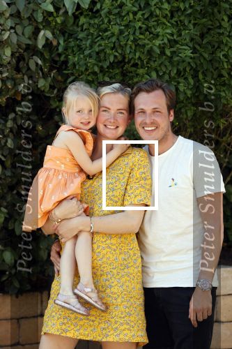 Noordwijk 31 mei en 1 juni 2021
Het nieuwe huis van Martien en Erica Meiland. Ze verhuizen vanuit Hengelo naar Noordwijk.
Aanwezig Martien Meiland Erica Meiland Maxime Meiland met dochter Claire en partner Leroy Molkenboer Montana Meiland met vrien Dirk Hoogstraten. Ook broer Jaap meiland en zijn vrouw Evelien helpen mee.