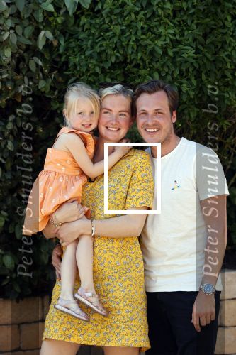 Noordwijk 31 mei en 1 juni 2021
Het nieuwe huis van Martien en Erica Meiland. Ze verhuizen vanuit Hengelo naar Noordwijk.
Aanwezig Martien Meiland Erica Meiland Maxime Meiland met dochter Claire en partner Leroy Molkenboer Montana Meiland met vrien Dirk Hoogstraten. Ook broer Jaap meiland en zijn vrouw Evelien helpen mee.