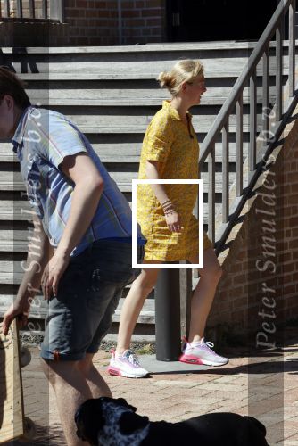 Noordwijk 31 mei en 1 juni 2021
Het nieuwe huis van Martien en Erica Meiland. Ze verhuizen vanuit Hengelo naar Noordwijk.
Aanwezig Martien Meiland Erica Meiland Maxime Meiland met dochter Claire en partner Leroy Molkenboer Montana Meiland met vrien Dirk Hoogstraten. Ook broer Jaap meiland en zijn vrouw Evelien helpen mee.