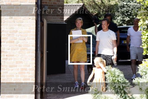 Noordwijk 31 mei en 1 juni 2021
Het nieuwe huis van Martien en Erica Meiland. Ze verhuizen vanuit Hengelo naar Noordwijk.
Aanwezig Martien Meiland Erica Meiland Maxime Meiland met dochter Claire en partner Leroy Molkenboer Montana Meiland met vrien Dirk Hoogstraten. Ook broer Jaap meiland en zijn vrouw Evelien helpen mee.
