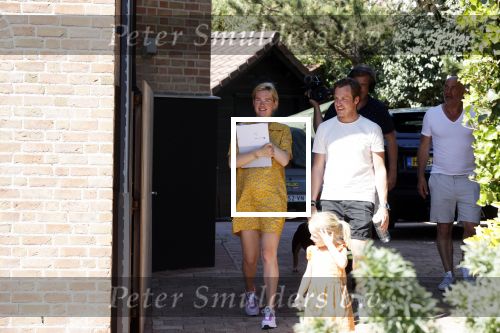 Noordwijk 31 mei en 1 juni 2021
Het nieuwe huis van Martien en Erica Meiland. Ze verhuizen vanuit Hengelo naar Noordwijk.
Aanwezig Martien Meiland Erica Meiland Maxime Meiland met dochter Claire en partner Leroy Molkenboer Montana Meiland met vrien Dirk Hoogstraten. Ook broer Jaap meiland en zijn vrouw Evelien helpen mee.