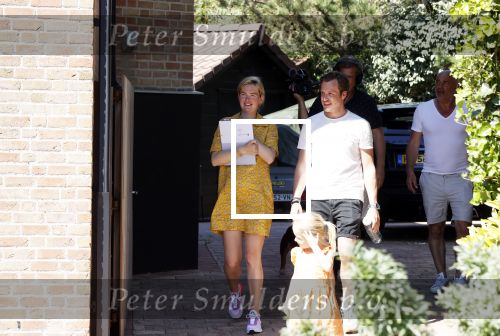 Noordwijk 31 mei en 1 juni 2021
Het nieuwe huis van Martien en Erica Meiland. Ze verhuizen vanuit Hengelo naar Noordwijk.
Aanwezig Martien Meiland Erica Meiland Maxime Meiland met dochter Claire en partner Leroy Molkenboer Montana Meiland met vrien Dirk Hoogstraten. Ook broer Jaap meiland en zijn vrouw Evelien helpen mee.