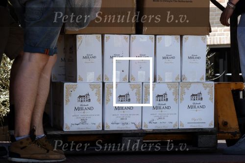 Noordwijk 31 mei en 1 juni 2021
Het nieuwe huis van Martien en Erica Meiland. Ze verhuizen vanuit Hengelo naar Noordwijk.
Aanwezig Martien Meiland Erica Meiland Maxime Meiland met dochter Claire en partner Leroy Molkenboer Montana Meiland met vrien Dirk Hoogstraten. Ook broer Jaap meiland en zijn vrouw Evelien helpen mee. Meiland wijn