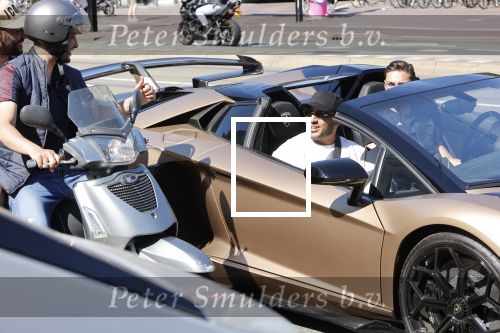 Amsterdam 9 juni 2021
Mobicepp in zijn gouden Lamborghini