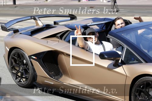 Amsterdam 9 juni 2021
Mobicepp in zijn gouden Lamborghini