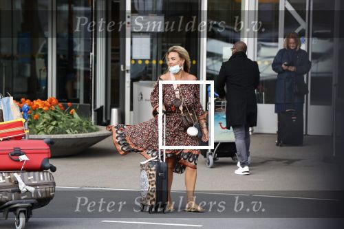 Schiphol 21 mei 2021
Monique Westenberg zoontje Andre Hazes jr en twee vriendinnen arriveren op schiphol na een vakantie op ibiza.
Haar vader komt ze halen .