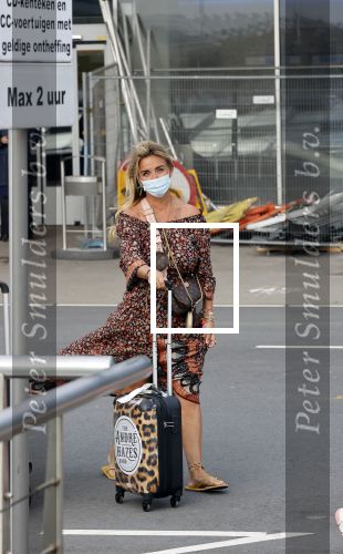 Schiphol 21 mei 2021
Monique Westenberg zoontje Andre Hazes jr en twee vriendinnen arriveren op schiphol na een vakantie op ibiza.
Haar vader komt ze halen .