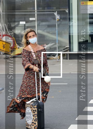 Schiphol 21 mei 2021
Monique Westenberg zoontje Andre Hazes jr en twee vriendinnen arriveren op schiphol na een vakantie op ibiza.
Haar vader komt ze halen .
