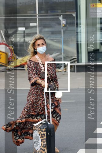 Schiphol 21 mei 2021
Monique Westenberg zoontje Andre Hazes jr en twee vriendinnen arriveren op schiphol na een vakantie op ibiza.
Haar vader komt ze halen .