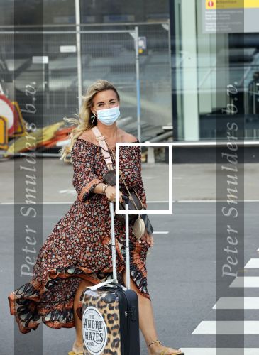 Schiphol 21 mei 2021
Monique Westenberg zoontje Andre Hazes jr en twee vriendinnen arriveren op schiphol na een vakantie op ibiza.
Haar vader komt ze halen .