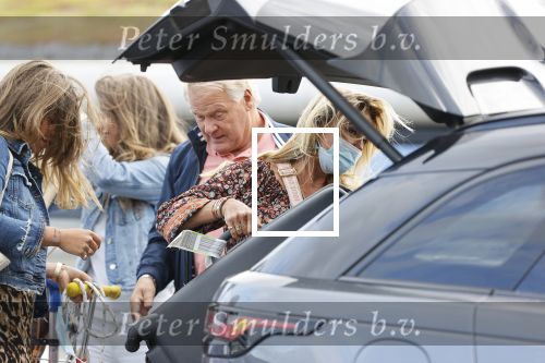 Schiphol 21 mei 2021
Monique Westenberg zoontje Andre Hazes jr en twee vriendinnen arriveren op schiphol na een vakantie op ibiza.
Haar vader komt ze halen .