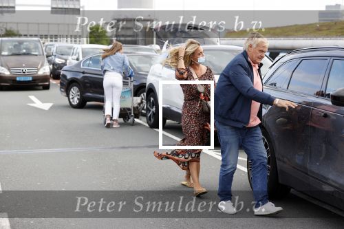 Schiphol 21 mei 2021
Monique Westenberg zoontje Andre Hazes jr en twee vriendinnen arriveren op schiphol na een vakantie op ibiza.
Haar vader komt ze halen .