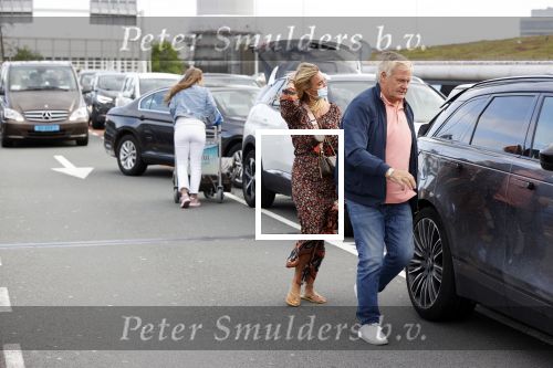 Schiphol 21 mei 2021
Monique Westenberg zoontje Andre Hazes jr en twee vriendinnen arriveren op schiphol na een vakantie op ibiza.
Haar vader komt ze halen .
