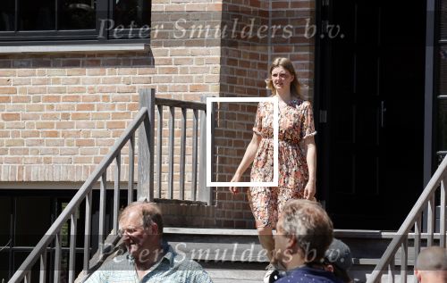 Noordwijk 31 mei en 1 juni 2021
Het nieuwe huis van Martien en Erica Meiland. Ze verhuizen vanuit Hengelo naar Noordwijk.
Aanwezig Martien Meiland Erica Meiland Maxime Meiland met dochter Claire en partner Leroy Molkenboer Montana Meiland met vrien Dirk Hoogstraten. Ook broer Jaap meiland en zijn vrouw Evelien helpen mee.