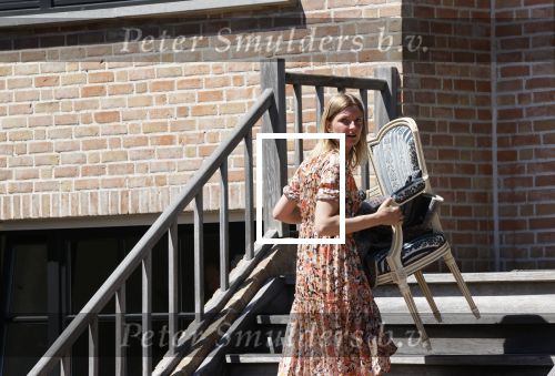 Noordwijk 31 mei en 1 juni 2021
Het nieuwe huis van Martien en Erica Meiland. Ze verhuizen vanuit Hengelo naar Noordwijk.
Aanwezig Martien Meiland Erica Meiland Maxime Meiland met dochter Claire en partner Leroy Molkenboer Montana Meiland met vrien Dirk Hoogstraten. Ook broer Jaap meiland en zijn vrouw Evelien helpen mee.