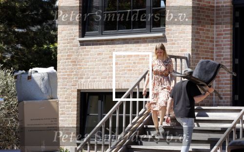 Noordwijk 31 mei en 1 juni 2021
Het nieuwe huis van Martien en Erica Meiland. Ze verhuizen vanuit Hengelo naar Noordwijk.
Aanwezig Martien Meiland Erica Meiland Maxime Meiland met dochter Claire en partner Leroy Molkenboer Montana Meiland met vrien Dirk Hoogstraten. Ook broer Jaap meiland en zijn vrouw Evelien helpen mee.