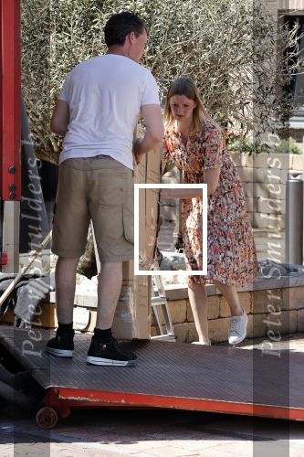 Noordwijk 31 mei en 1 juni 2021
Het nieuwe huis van Martien en Erica Meiland. Ze verhuizen vanuit Hengelo naar Noordwijk.
Aanwezig Martien Meiland Erica Meiland Maxime Meiland met dochter Claire en partner Leroy Molkenboer Montana Meiland met vrien Dirk Hoogstraten. Ook broer Jaap meiland en zijn vrouw Evelien helpen mee.