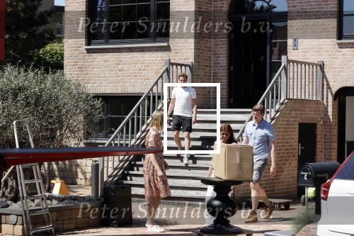 Noordwijk 31 mei en 1 juni 2021
Het nieuwe huis van Martien en Erica Meiland. Ze verhuizen vanuit Hengelo naar Noordwijk.
Aanwezig Martien Meiland Erica Meiland Maxime Meiland met dochter Claire en partner Leroy Molkenboer Montana Meiland met vrien Dirk Hoogstraten. Ook broer Jaap meiland en zijn vrouw Evelien helpen mee.
