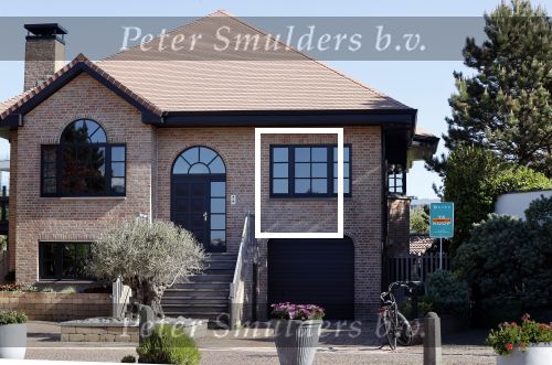 Noordwijk 1 juni 2021
Kensington gitarist Niles Vandenberg en zijn vriendin bij hun huis dat verkocht is aan Martien Meiland. Hier liepen ze nog 1 keer door hun oude huis .