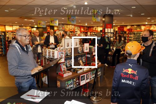 Hoofddorp 17 mei 2021
Boekpresentatie Olav Moll bij de bruna in Hoofddorp.