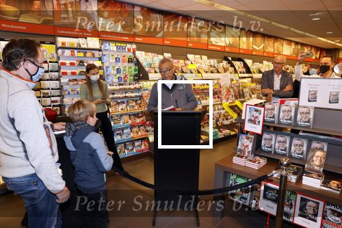 Hoofddorp 17 mei 2021
Boekpresentatie Olav Moll bij de bruna in Hoofddorp.