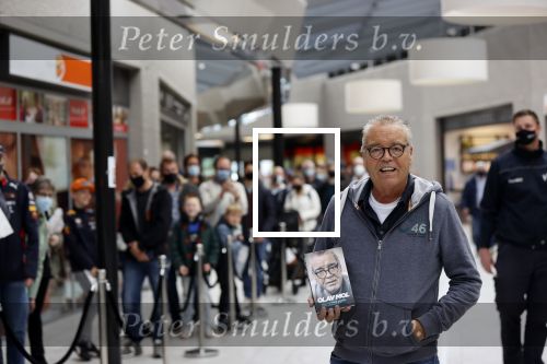 Hoofddorp 17 mei 2021
Boekpresentatie Olav Moll bij de bruna in Hoofddorp.