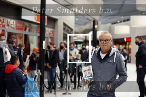 Hoofddorp 17 mei 2021
Boekpresentatie Olav Moll bij de bruna in Hoofddorp.