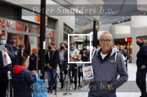 Hoofddorp 17 mei 2021
Boekpresentatie Olav Moll bij de bruna in Hoofddorp.