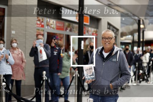 Hoofddorp 17 mei 2021
Boekpresentatie Olav Moll bij de bruna in Hoofddorp.