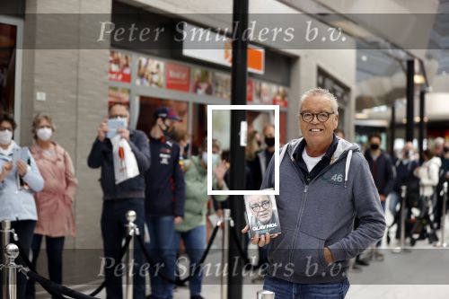 Hoofddorp 17 mei 2021
Boekpresentatie Olav Moll bij de bruna in Hoofddorp.