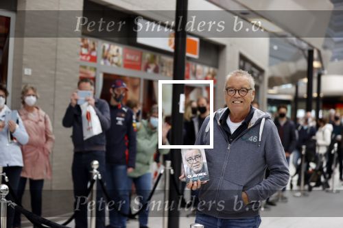Hoofddorp 17 mei 2021
Boekpresentatie Olav Moll bij de bruna in Hoofddorp.