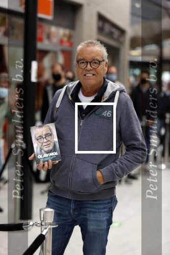 Hoofddorp 17 mei 2021
Boekpresentatie Olav Moll bij de bruna in Hoofddorp.