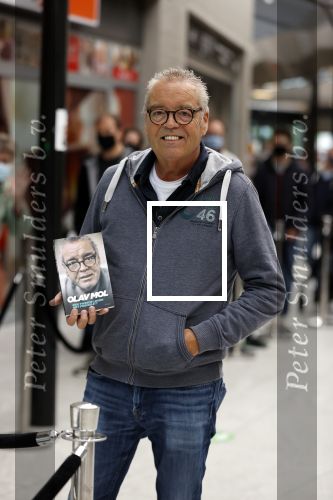 Hoofddorp 17 mei 2021
Boekpresentatie Olav Moll bij de bruna in Hoofddorp.