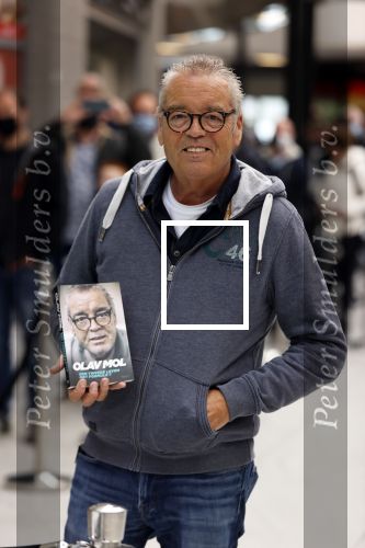 Hoofddorp 17 mei 2021
Boekpresentatie Olav Moll bij de bruna in Hoofddorp.