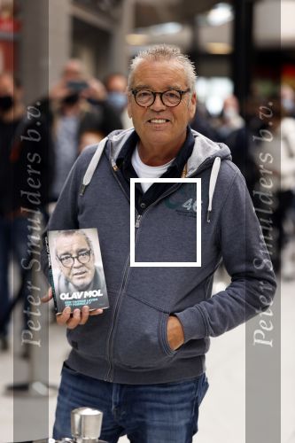 Hoofddorp 17 mei 2021
Boekpresentatie Olav Moll bij de bruna in Hoofddorp.