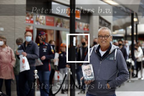 Hoofddorp 17 mei 2021
Boekpresentatie Olav Moll bij de bruna in Hoofddorp.