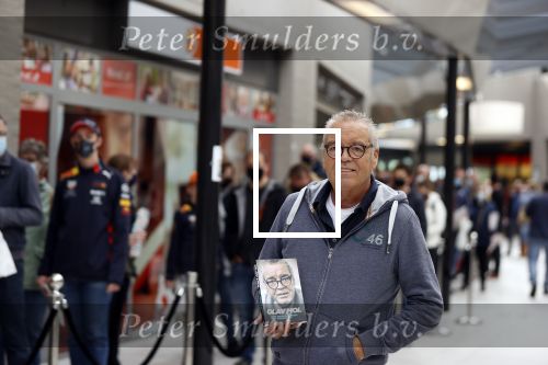 Hoofddorp 17 mei 2021
Boekpresentatie Olav Moll bij de bruna in Hoofddorp.