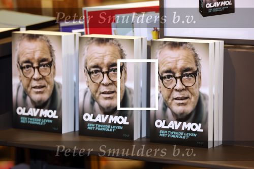 Hoofddorp 17 mei 2021
Boekpresentatie Olav Moll bij de bruna in Hoofddorp.