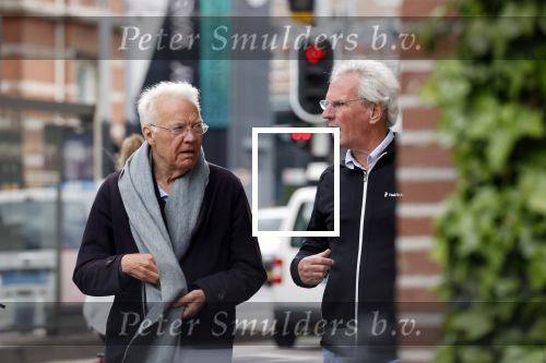 Amsterdam 26 mei 2021
Paul Witteman met .... wandelend door Amsterdam zuid.