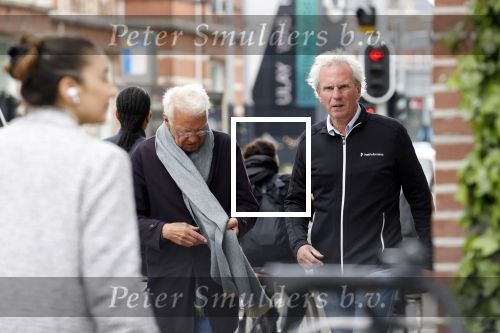 Amsterdam 26 mei 2021
Paul Witteman met .... wandelend door Amsterdam zuid.
