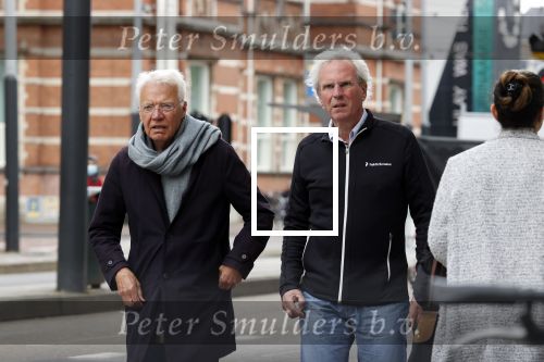 Amsterdam 26 mei 2021
Paul Witteman met .... wandelend door Amsterdam zuid.