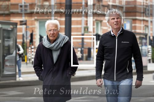 Amsterdam 26 mei 2021
Paul Witteman met .... wandelend door Amsterdam zuid.