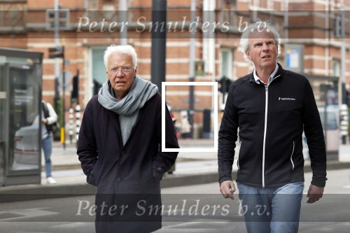 Amsterdam 26 mei 2021
Paul Witteman met .... wandelend door Amsterdam zuid.