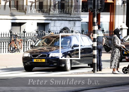Amsterdam 4 juni 2021
Prins Bernhard Cultuur prijzen in paleis op de dam .
Prinses Beatrix rijkt ze uit. Auto Beatrix Volvo