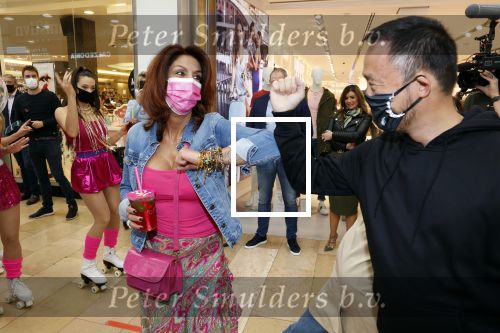 Amstelveen 27 mei 2021
Opening Yoyo tea bar van Rachel Hazes in winkelcentrum Amstelveen.
Andre Hazes zijn vriendinSarah v Soelen en haar ouders zijn ook aanwezig.