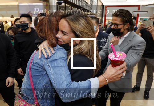 Amstelveen 27 mei 2021
Opening Yoyo tea bar van Rachel Hazes in winkelcentrum Amstelveen.
Andre Hazes zijn vriendinSarah v Soelen en haar ouders zijn ook aanwezig.
