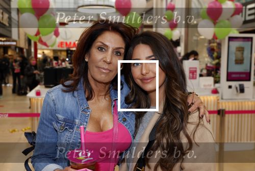 Amstelveen 27 mei 2021
Opening Yoyo tea bar van Rachel Hazes in winkelcentrum Amstelveen.
Andre Hazes zijn vriendinSarah v Soelen en haar ouders zijn ook aanwezig. rachel met een vriendin