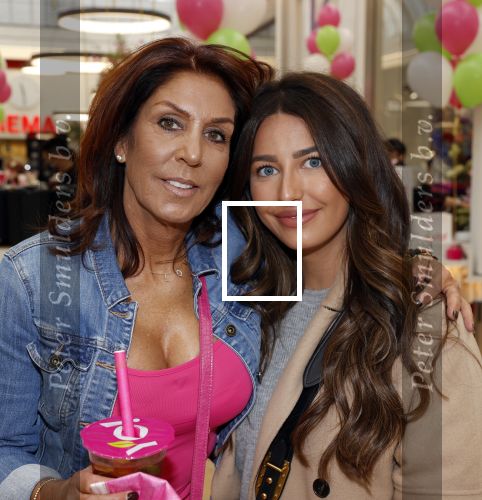 Amstelveen 27 mei 2021
Opening Yoyo tea bar van Rachel Hazes in winkelcentrum Amstelveen.
Andre Hazes zijn vriendinSarah v Soelen en haar ouders zijn ook aanwezig. rachel met een vriendin
