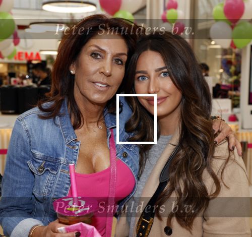 Amstelveen 27 mei 2021
Opening Yoyo tea bar van Rachel Hazes in winkelcentrum Amstelveen.
Andre Hazes zijn vriendinSarah v Soelen en haar ouders zijn ook aanwezig. rachel met een vriendin