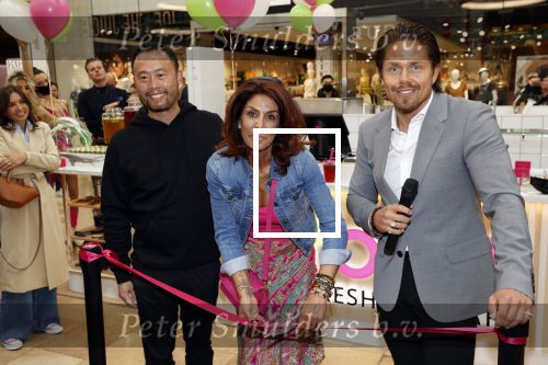Amstelveen 27 mei 2021
Opening Yoyo tea bar van Rachel Hazes in winkelcentrum Amstelveen.
Andre Hazes zijn vriendinSarah v Soelen en haar ouders zijn ook aanwezig. Wi van YoYo